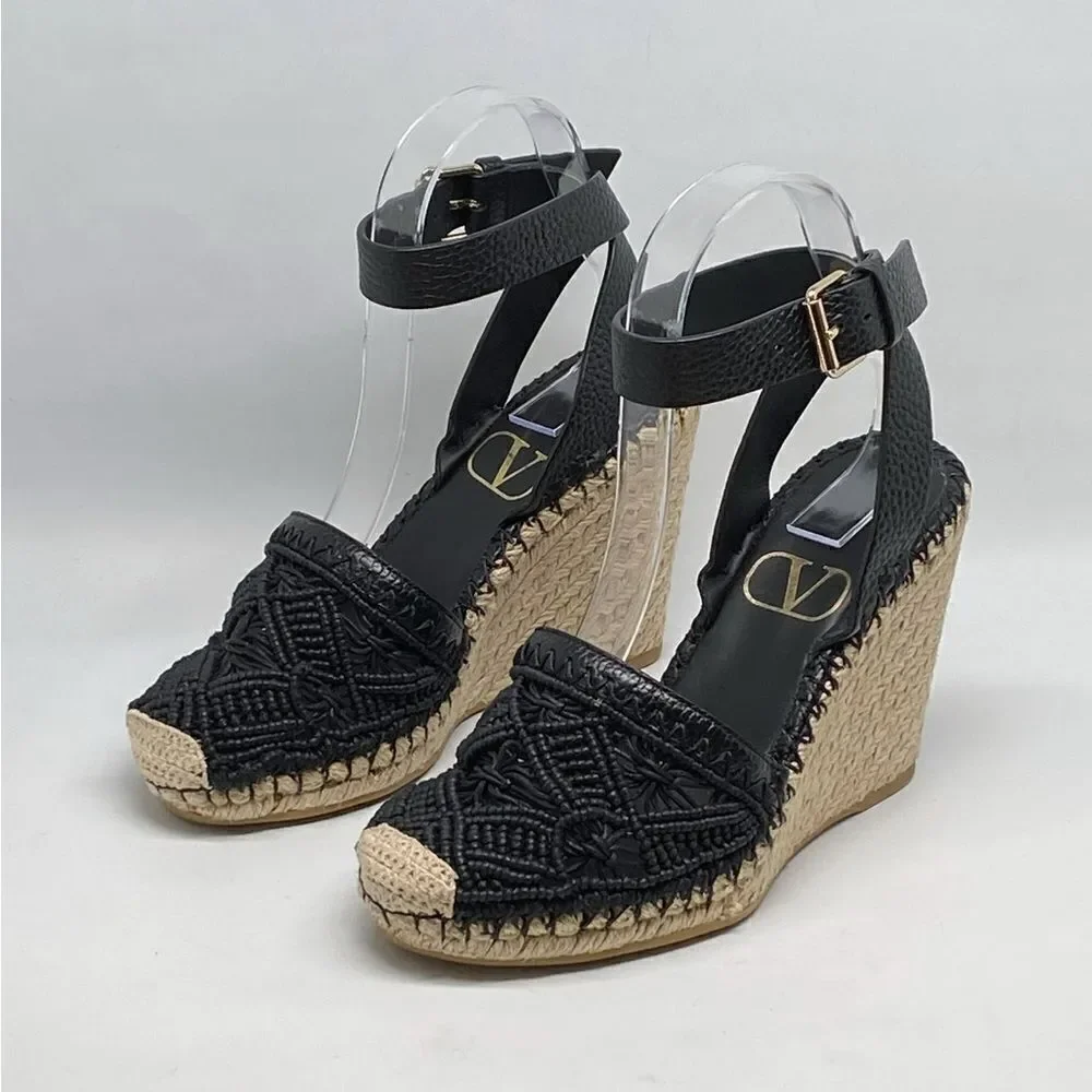 Valentino Garavani never worn